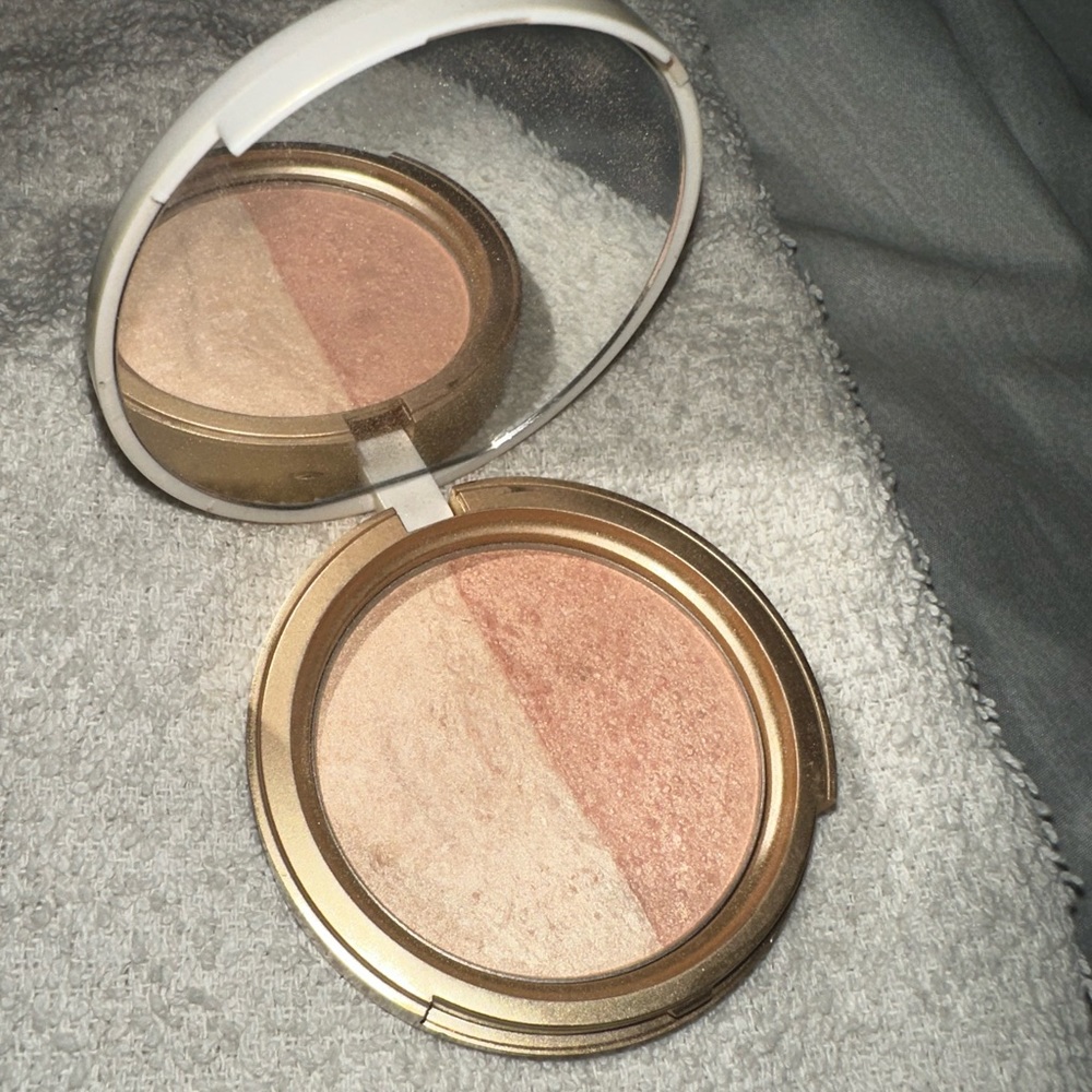 Too faced candlelight glow